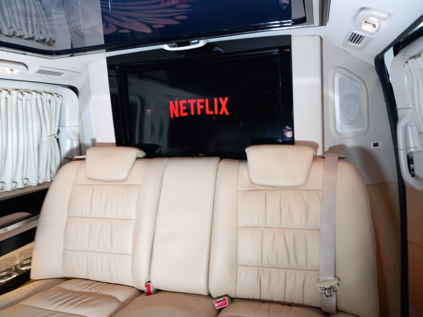 Mercedes V-Class Image 2